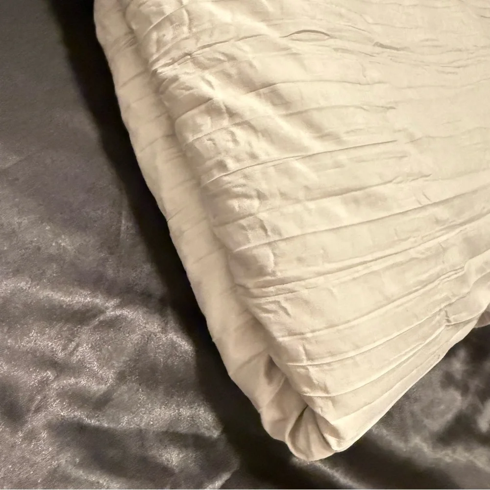 Room Essentials Elegant Bedding Cover comforter Duvet 95x62'inch